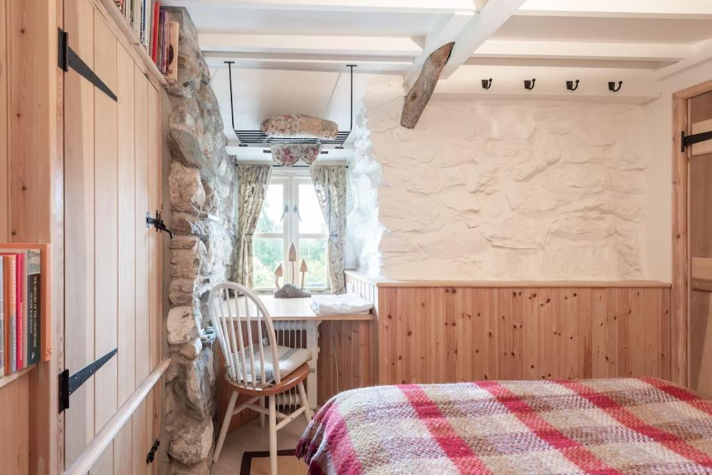 Traditional Stone Cottage With Sea Views In Snowdonia National Park Brynkir Bagian luar foto